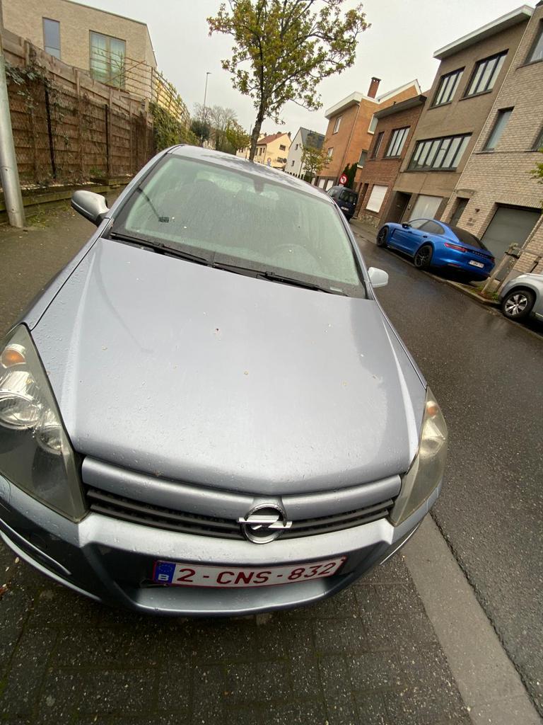 Opel astra 2004  ( 600 e ), Autos, Opel, Achat, Boîte manuelle, Noir, Berline