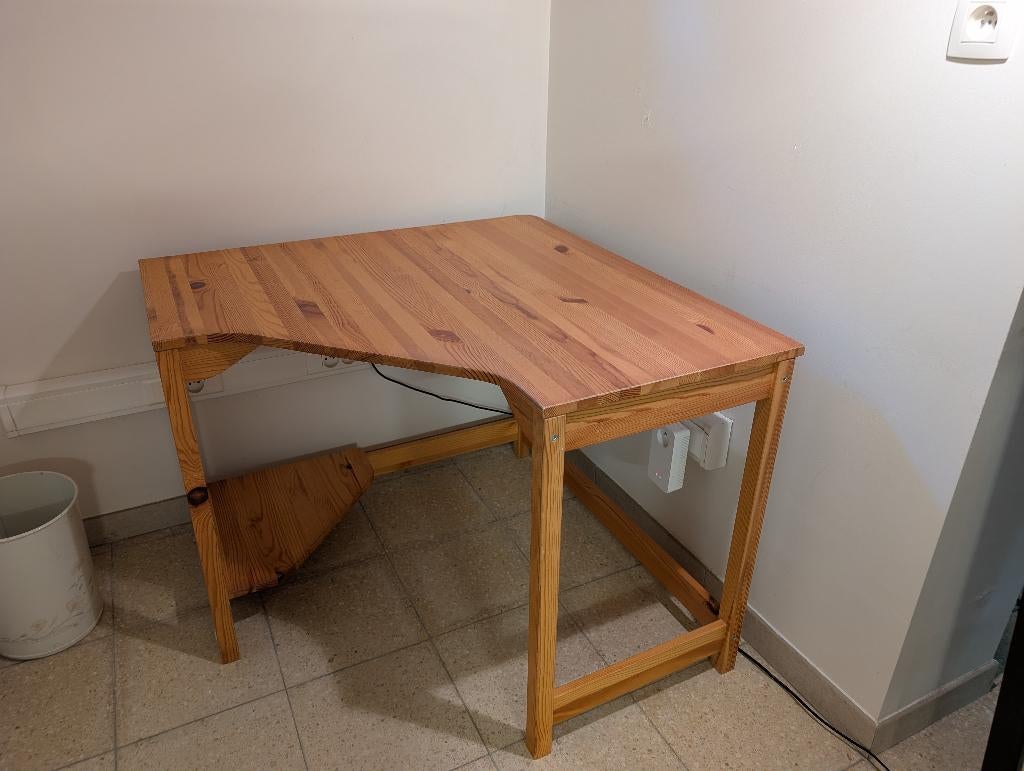 94 x 94 x 73 cm Hoektafel van massief grenenhout, Huis en Inrichting, Modern, Ophalen, IKEA, Hout