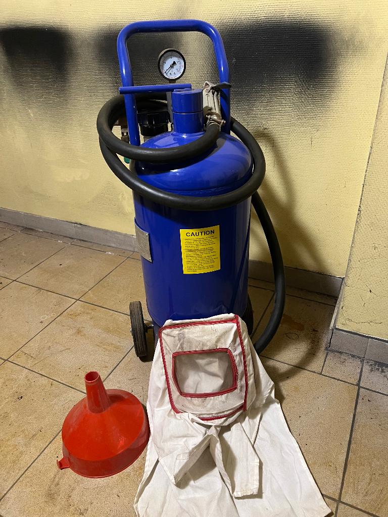 Zandstralen 20 liter met accessoires, Ophalen of Verzenden, Zo goed als nieuw