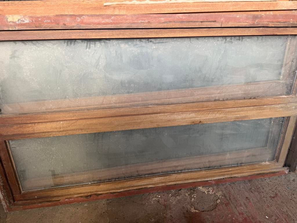 Deux porte fenetre duble vitrage a vendre bois 200€, Bricolage & Construction, Châssis & Portes coulissantes, Enlèvement ou Envoi