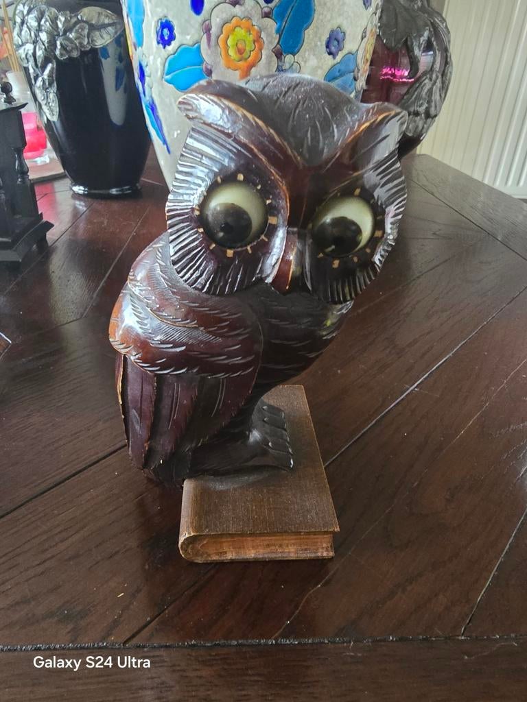 Horloge ancienne en forme de hibou, Enlèvement