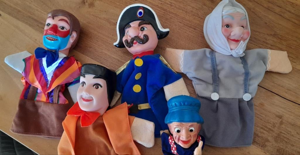 Set van 5 Guignol poppetjes., Ophalen