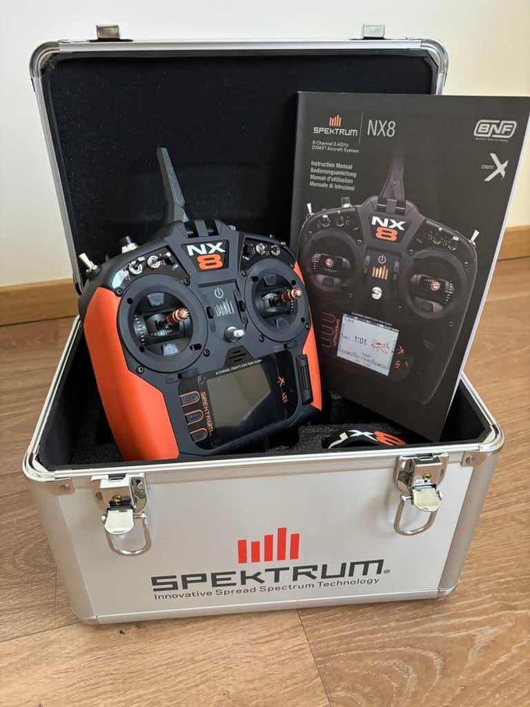 Spektrum NX8 Kanaals Zender inclusief case, Hobby en Vrije tijd, Ophalen of Verzenden, Zo goed als nieuw