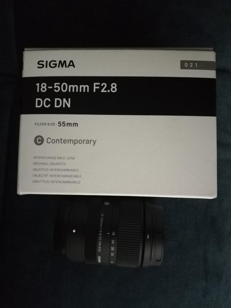 Fujifilm X contemporain Sigma 18-50 mm f/2,8 DC DN
, comme n, Enlèvement ou Envoi, Comme neuf, Lentille standard, Zoom