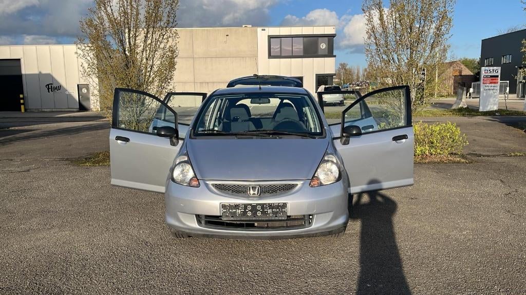Honda jazz 2003 gekeurd voor verkoop klaar voor inschrijving, Auto's, 4 cilinders, Overige bekleding, Bedrijf, Zilver of Grijs