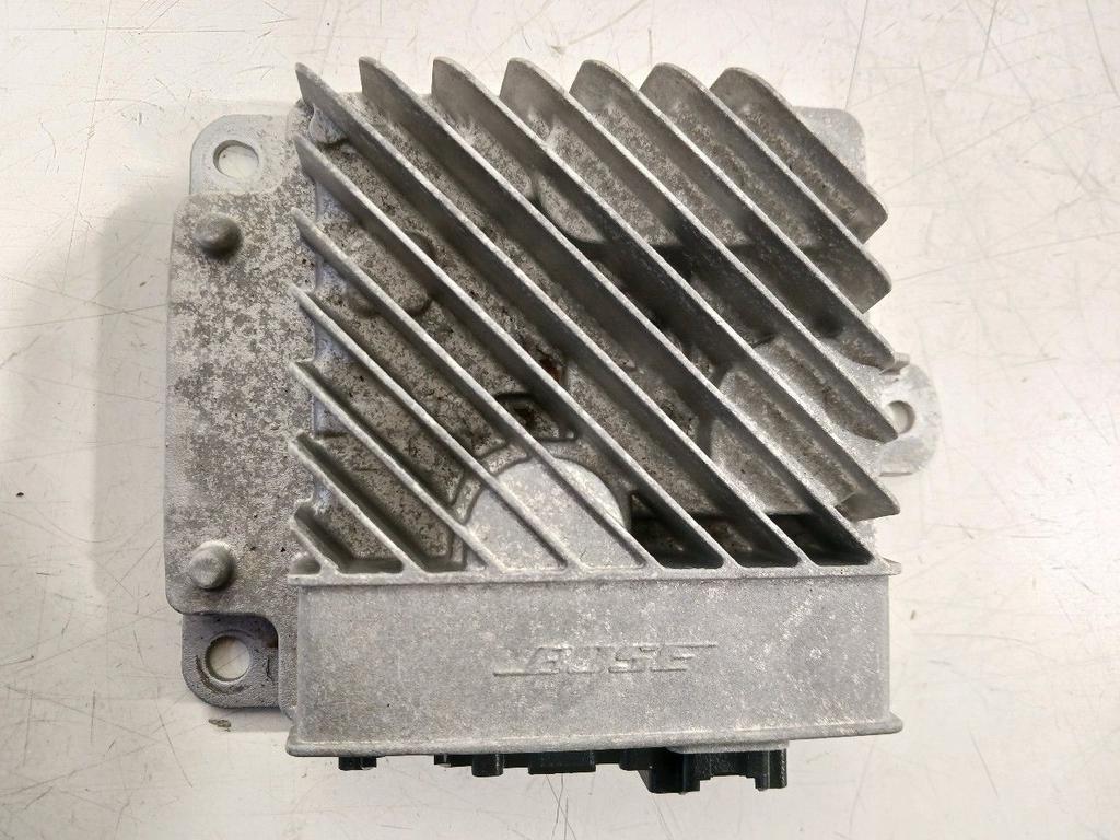 Versterker Renault Mégane, Enlèvement ou Envoi, Van der Ven Autorecycling B.V., Onderdelen@venauto.nl, Ettenseweg 76, 4706 PB Roosendaal, The Netherlands