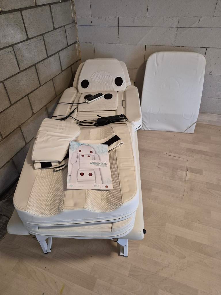 Andumedic professional massage., Sport en Fitness, Ophalen, Zo goed als nieuw, Massagetafel