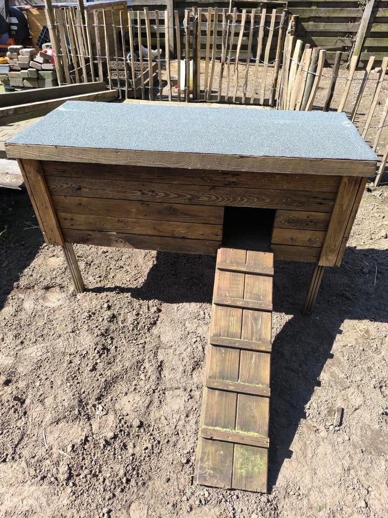 Konijnenhok/kippenhok, Enlèvement