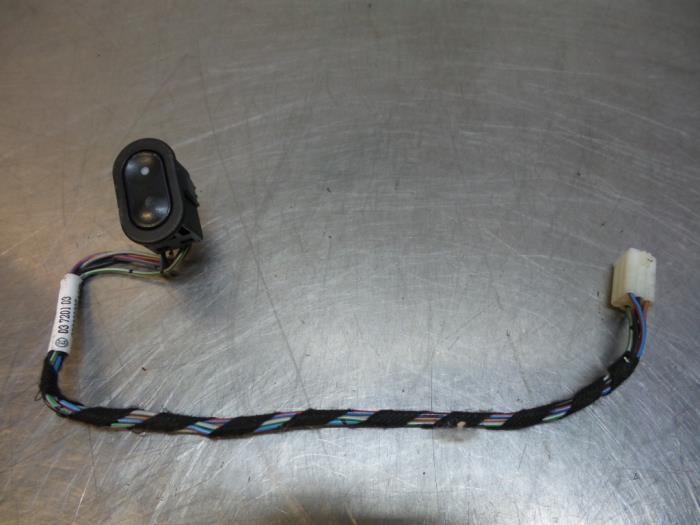 Commutateur vitre électrique d'un Opel Corsa (Corsa B 93-), -, Opel, 3 mois de garantie, Utilisé