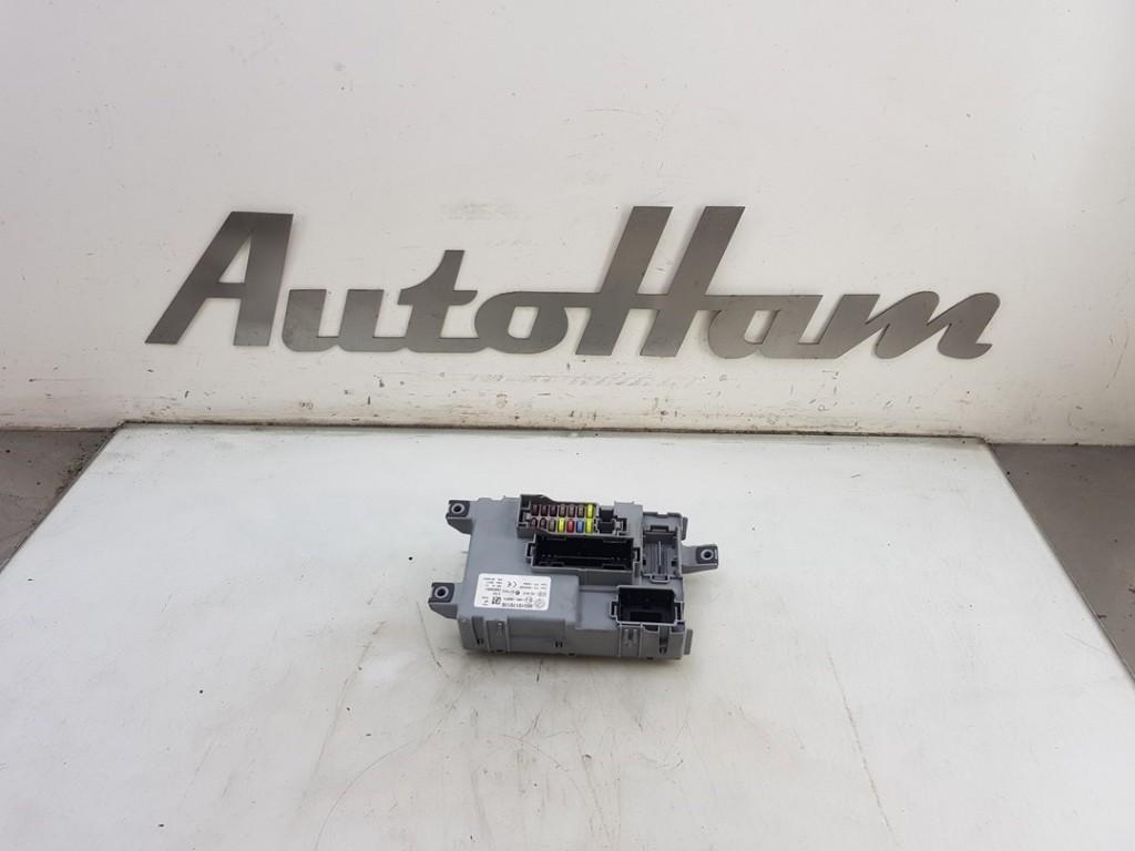 BOITIER FUSIBLES Fiat Doblo Cargo (263) (01-2010/12-2023), Utilisé, Fiat