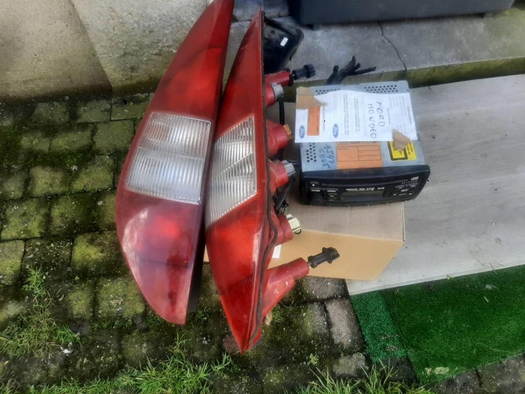 Radio cd achter lichten ford mondeo break bj2007, Enlèvement, Ford