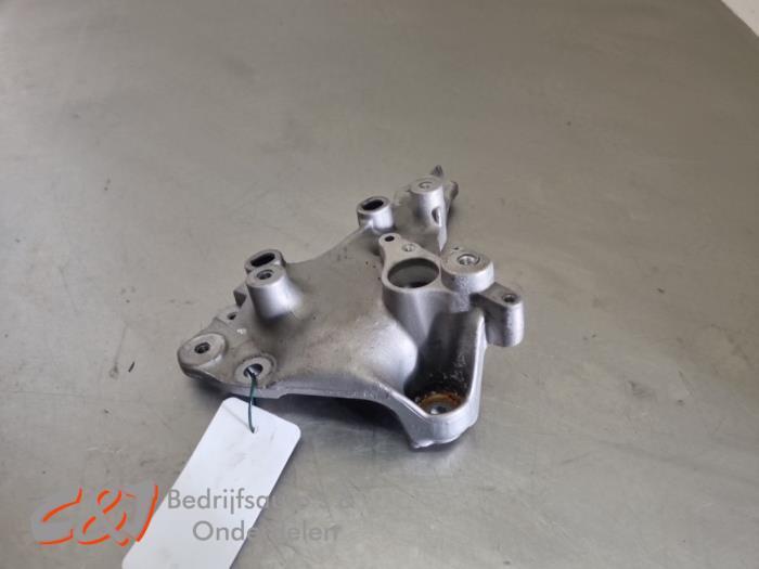 Support boîte de vitesse d'un Renault Trafic, Autos : Pièces & Accessoires, Suspension & Châssis, Renault, Utilisé, 3 mois de garantie