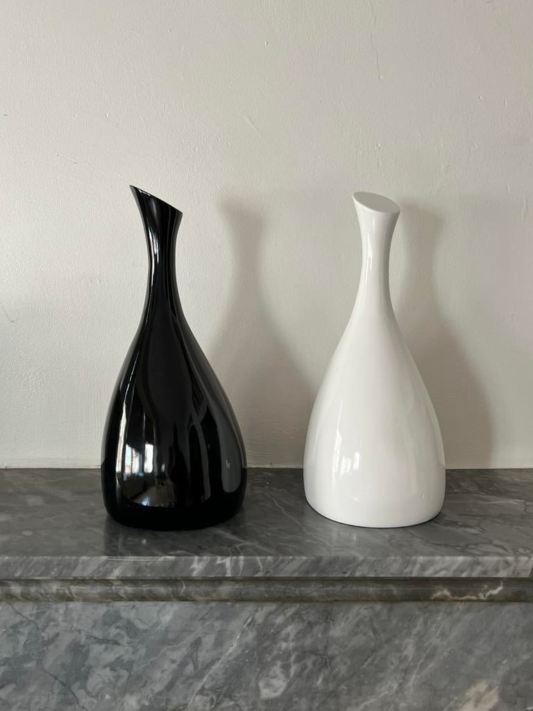 Duo de Sculptures Minimalistes en Bois Laqué, Autres styles, Bois, Asie, Autres sujets