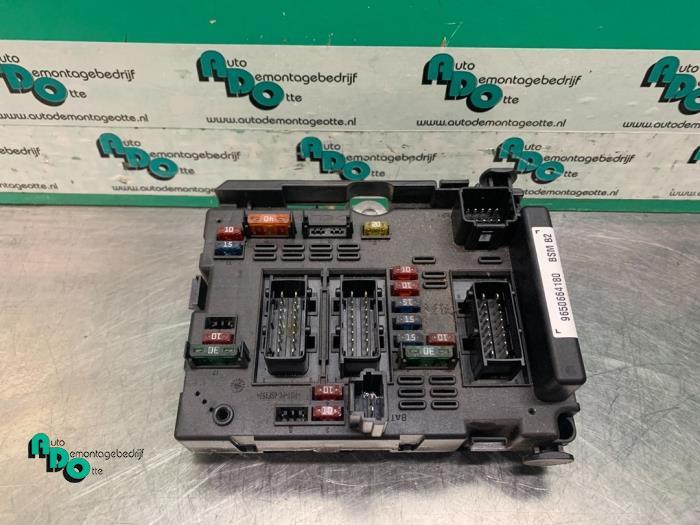 Zekeringkast van een Peugeot 206 (206 98-), Auto-onderdelen, Elektronica en Kabels, Peugeot, Gebruikt, 3 maanden garantie, Ophalen of Verzenden
