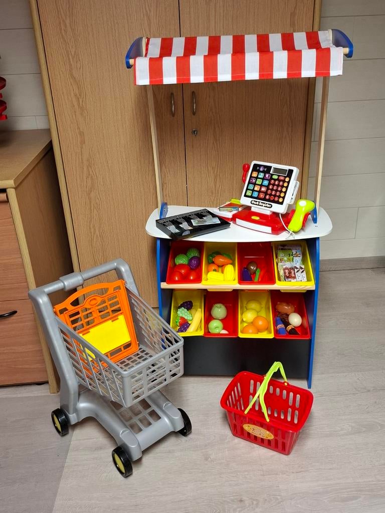 Houten speelgoedwinkeltje + vele toebehoren:, Kinderen en Baby's, Ophalen, Zo goed als nieuw, Meubelstuk of Keukentje