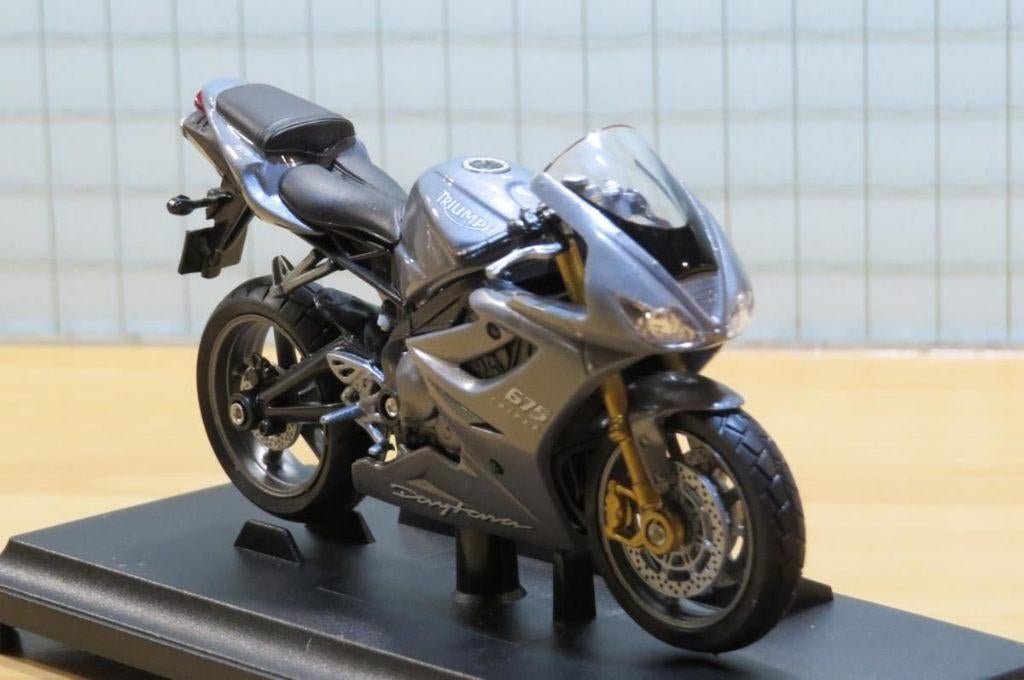 Triumph Daytona 675 1:18 12822, Hobby & Loisirs créatifs, Voitures miniatures | 1:18, Enlèvement ou Envoi, Neuf, Moteur, Welly