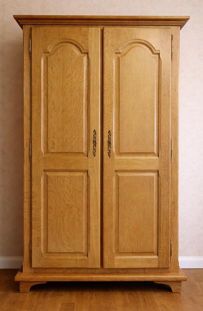 Élégante garde-robe en bois massif, Enlèvement