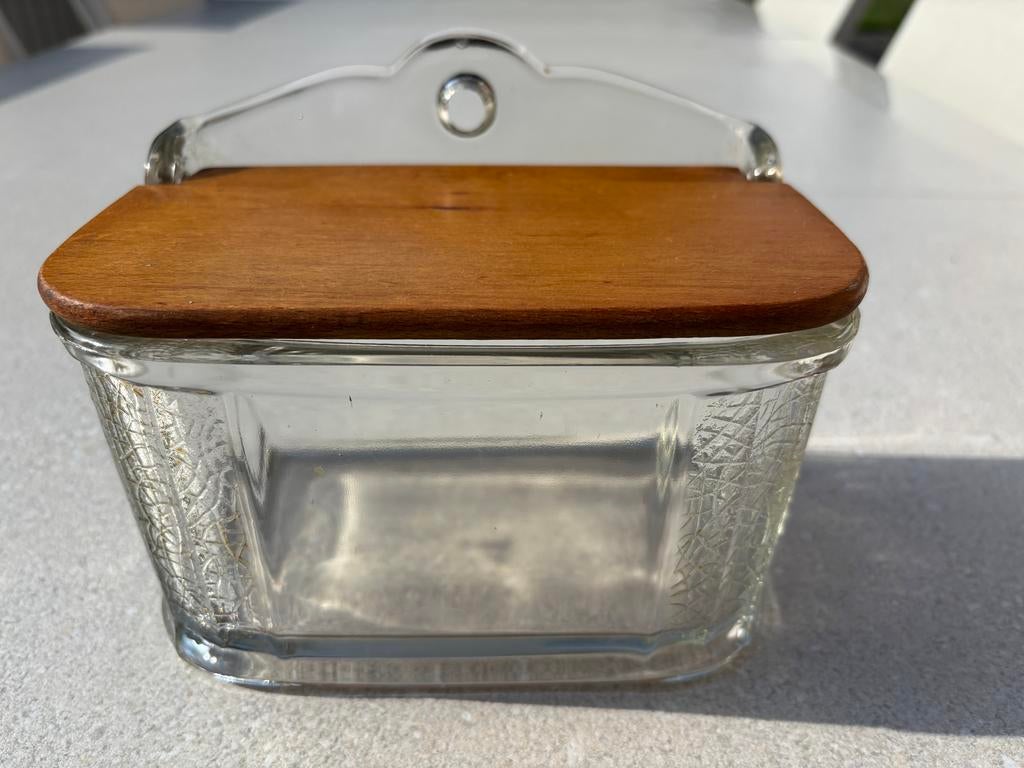 Antieke zoutpot uit glas met houten deksel, Ophalen