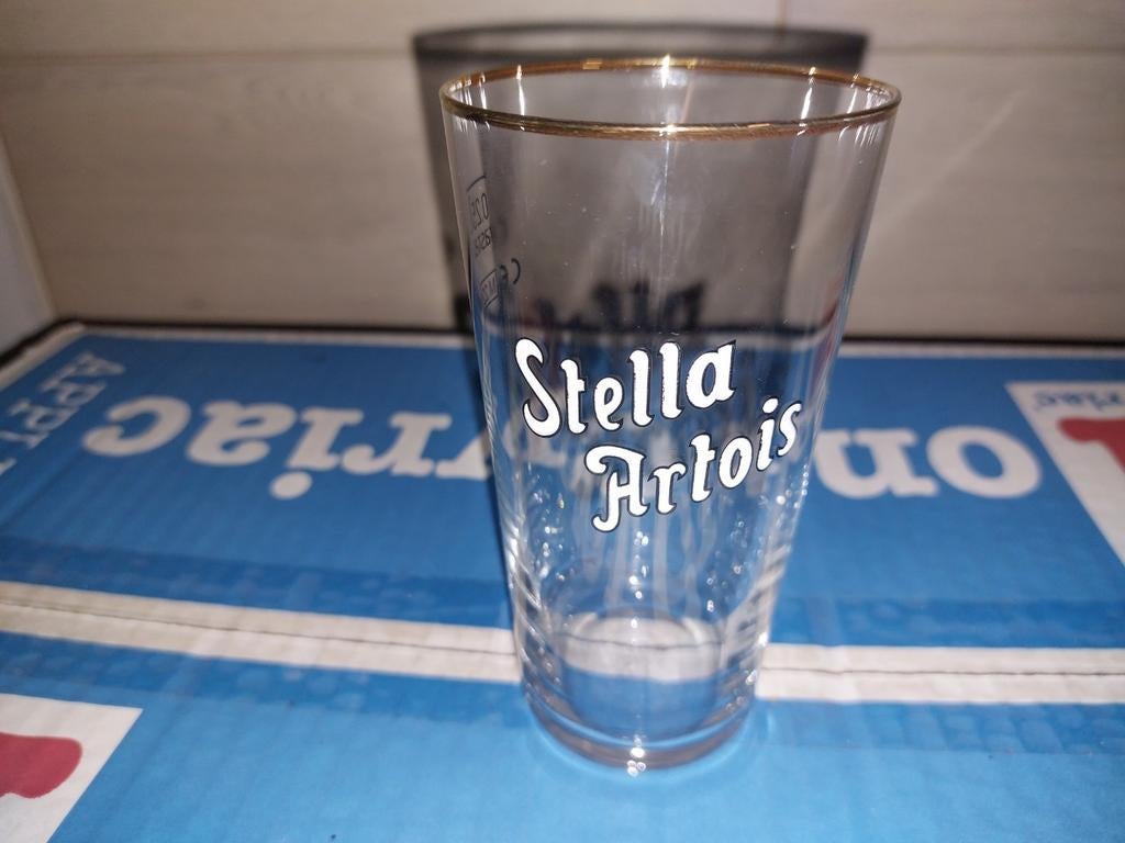 Stella emaille bierglas, Verzamelen, Ophalen of Verzenden, Zo goed als nieuw, Glas of Glazen, Stella Artois