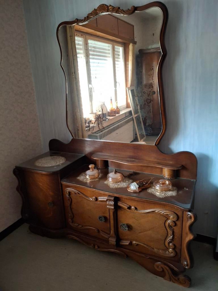 Commode met spiegel, Enlèvement