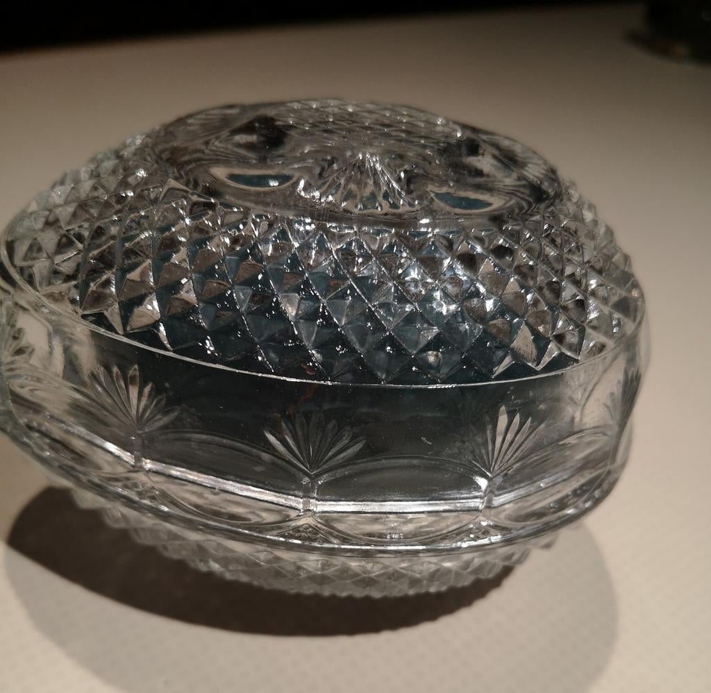 Bonbonnière en forme d'œuf de la marque Avon. Cruche de Pâqu, Antiquités & Art, Enlèvement ou Envoi