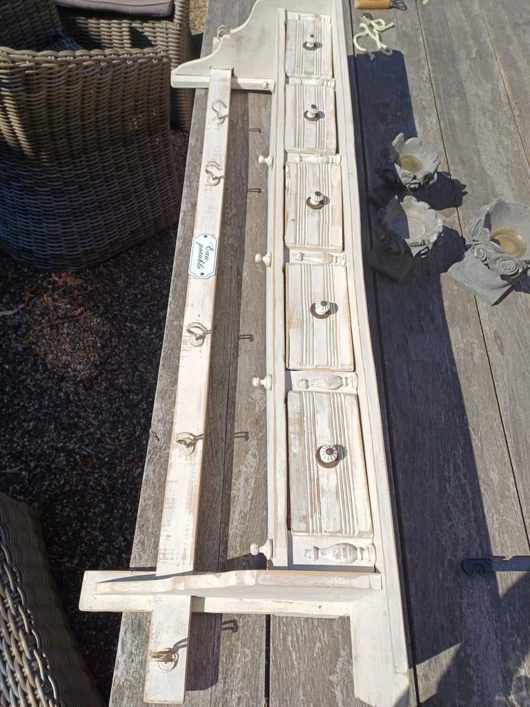 Bank met lades & kapstokken, Ophalen