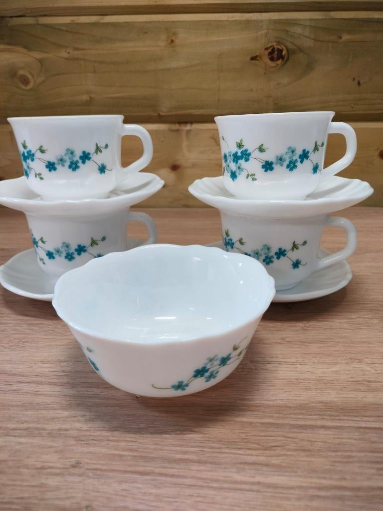 kopjes-bordjes-kommetje Arcopal 'Myosotis', Maison & Meubles, Enlèvement ou Envoi, Comme neuf, Verre, Tasse(s) et/ou soucoupe(s)