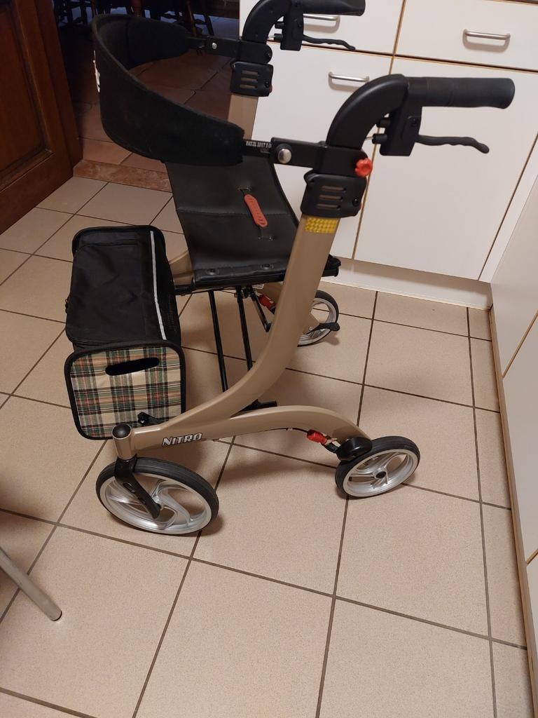 Lichtgewicht rollator Drive Nitro, maat L. Weinig gebruikt, Diversen, Rollators, Zo goed als nieuw, Lichtgewicht, Opvouwbaar, Ophalen of Verzenden