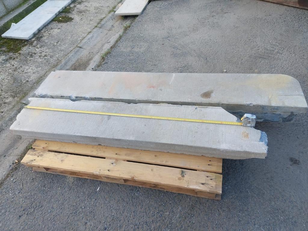 Magnifique Pierres  bleues avec contre marche, Enlèvement