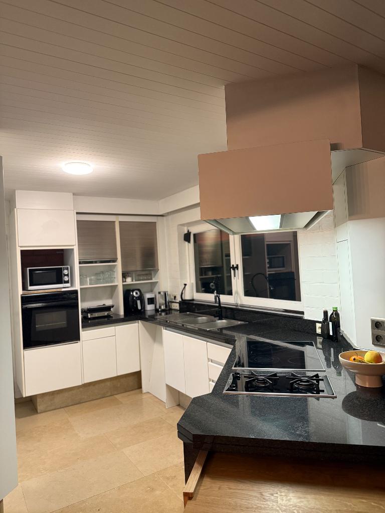 Cuisine unique à vendre, Sans poignée, Granit ou Pierre, Enlèvement, Utilisé