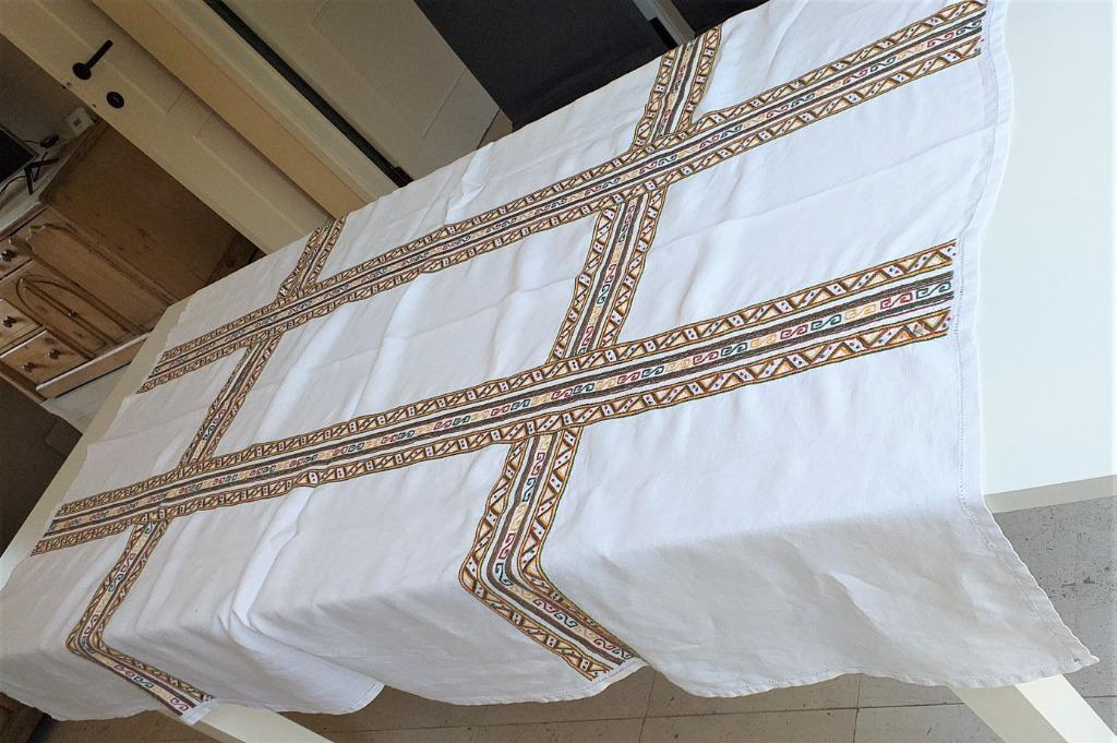 Nappe brodée en coton métissé avec 12 serviettes, Maison & Meubles, Enlèvement ou Envoi, Utilisé