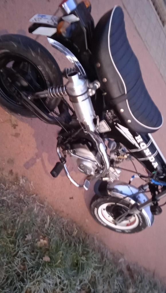 Uitlaatje bove liggend Dax / monkey, Ophalen, Zo goed als nieuw