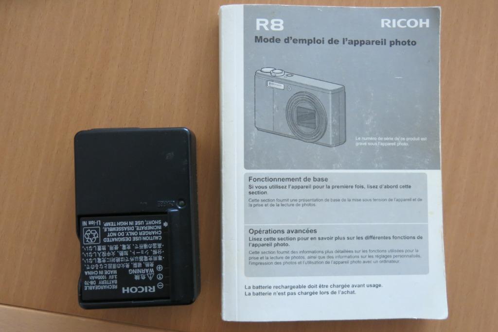 batterie et chargeur pour appareil photo Ricoh R8 à donner, Enlèvement, Utilisé