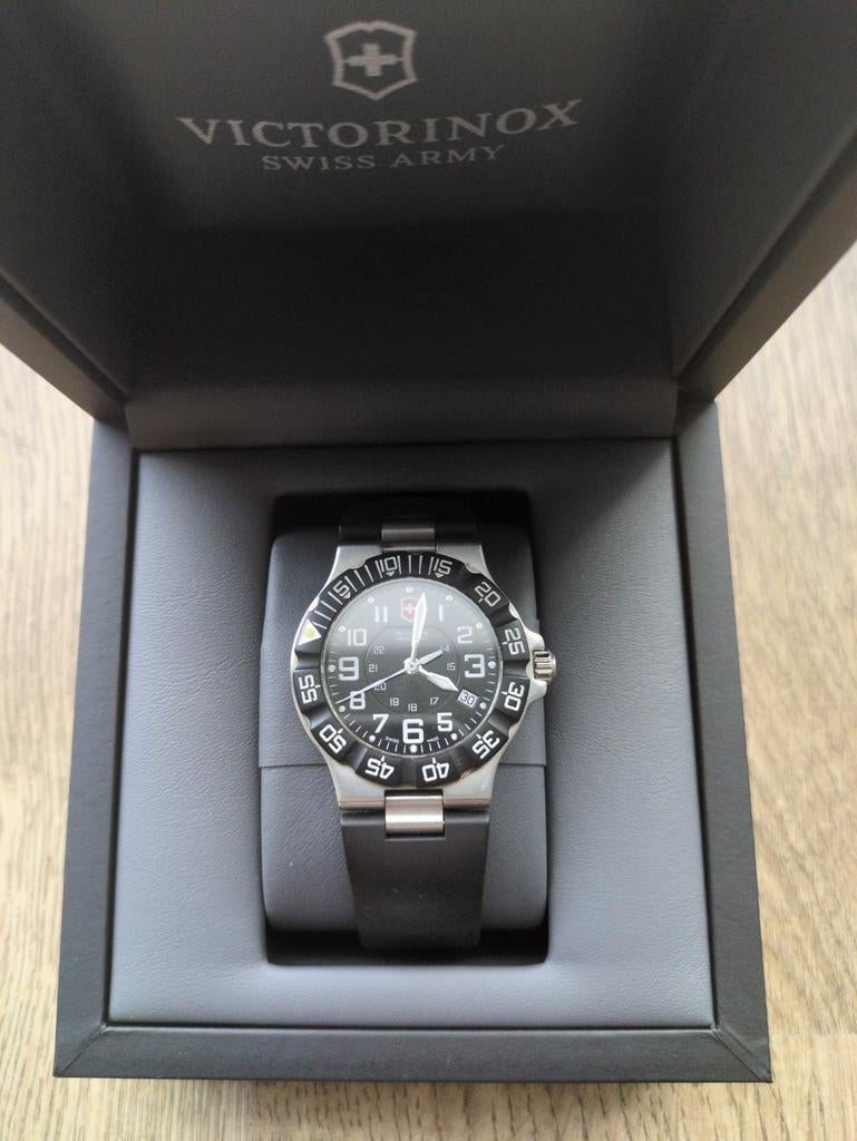 Victorinox V.03067, Bijoux, Sacs & Beauté, Enlèvement