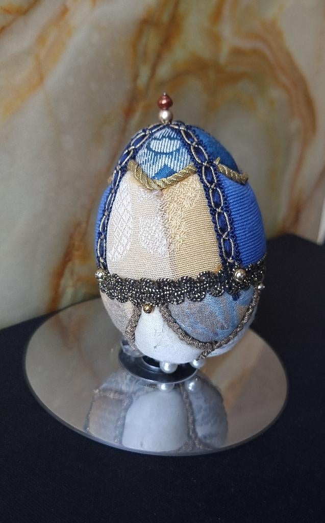 Œuf décoratif vintage en textile sur tige de perles, Italie., Envoi