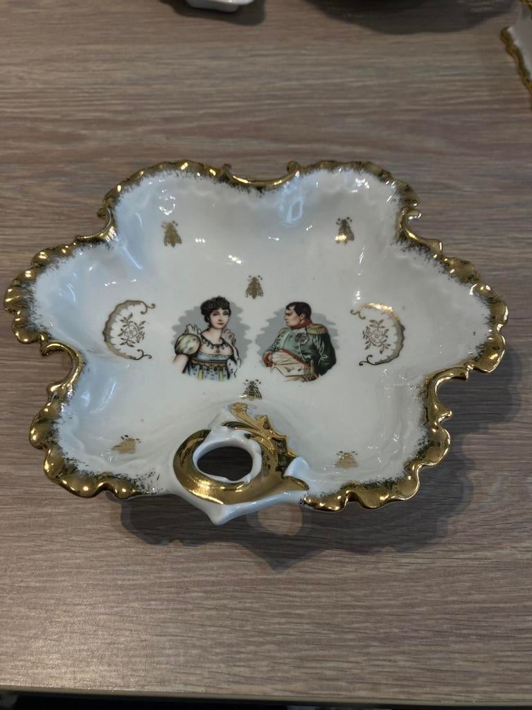 Très beau plat vintage en porcelaine Napoléon et Josefina, Antiquités & Art, Enlèvement ou Envoi
