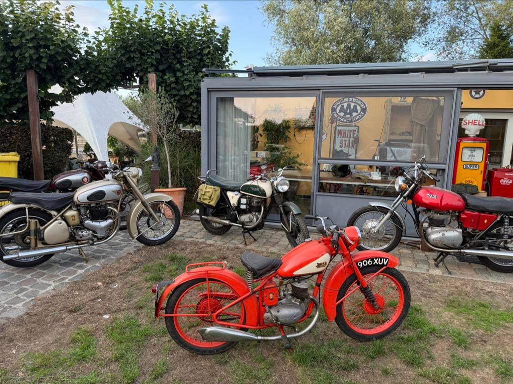 Verschillende Bsa te koop, Motoren