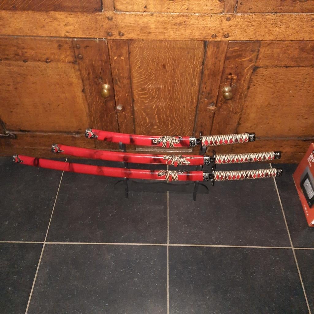 Zwaarden op statief , Katana samoerai zwaarden , 3 stuks ., Ophalen of Verzenden, Zo goed als nieuw