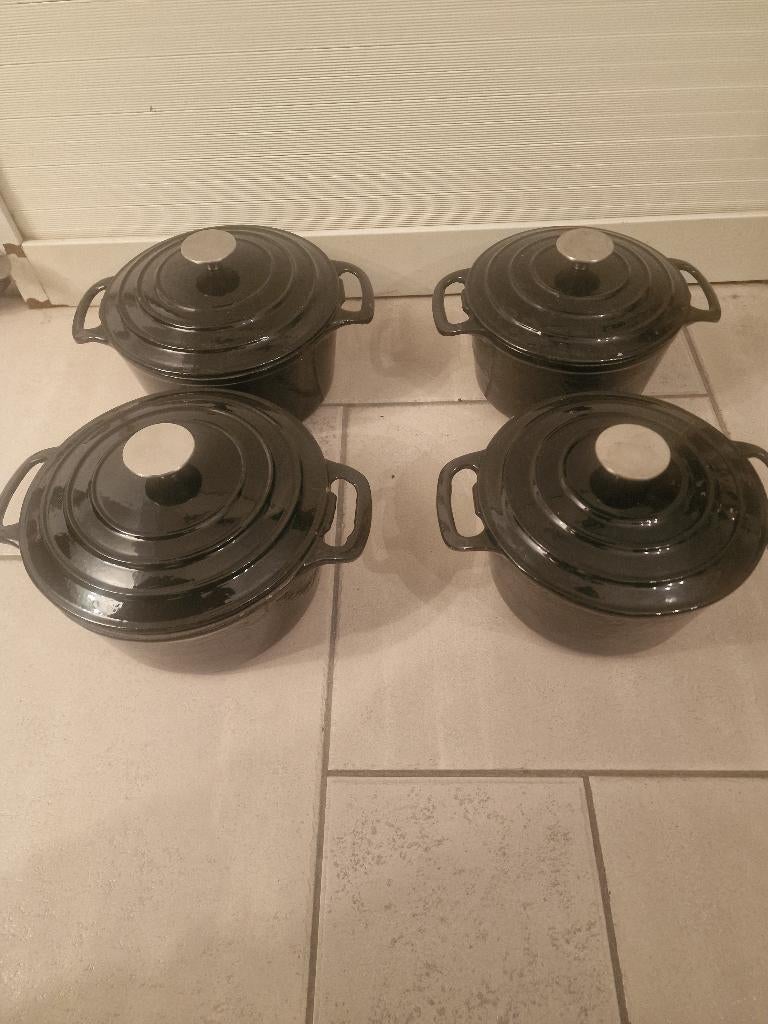 Cocotte en fonte Vogue neuves, Maison & Meubles, Cuisine | Casseroles & Poêles, Enlèvement ou Envoi, Neuf, Fonte