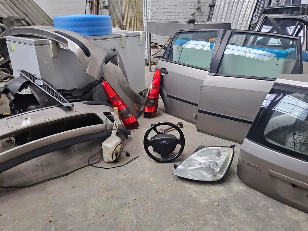 Ford fiesta MK 5 - CARROSSERIEDELEN, Ophalen of Verzenden, Achter, Ford, Bumper