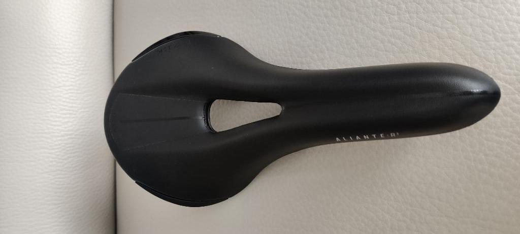 selle fi'zik aliante r3 neuve, Vélos & Vélomoteurs, Enlèvement ou Envoi, Comme neuf, Selle