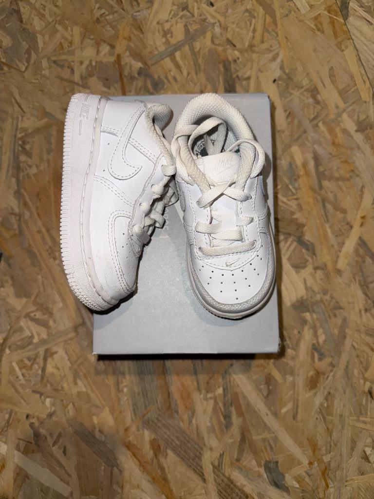 Basket Nike Air force 1 blanche, Enfants & Bébés, Garçon ou Fille, Enlèvement ou Envoi, Comme neuf, Autres types
