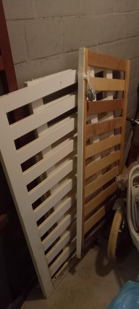 GRATIS KInderbedje met beetje waterschade, Ophalen