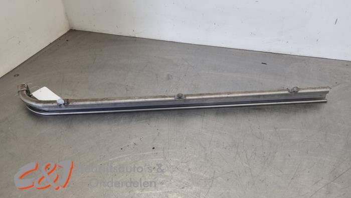 Schuifdeurrail links van een Mercedes Vito, Auto-onderdelen, Gebruikt, -, Ophalen of Verzenden, -