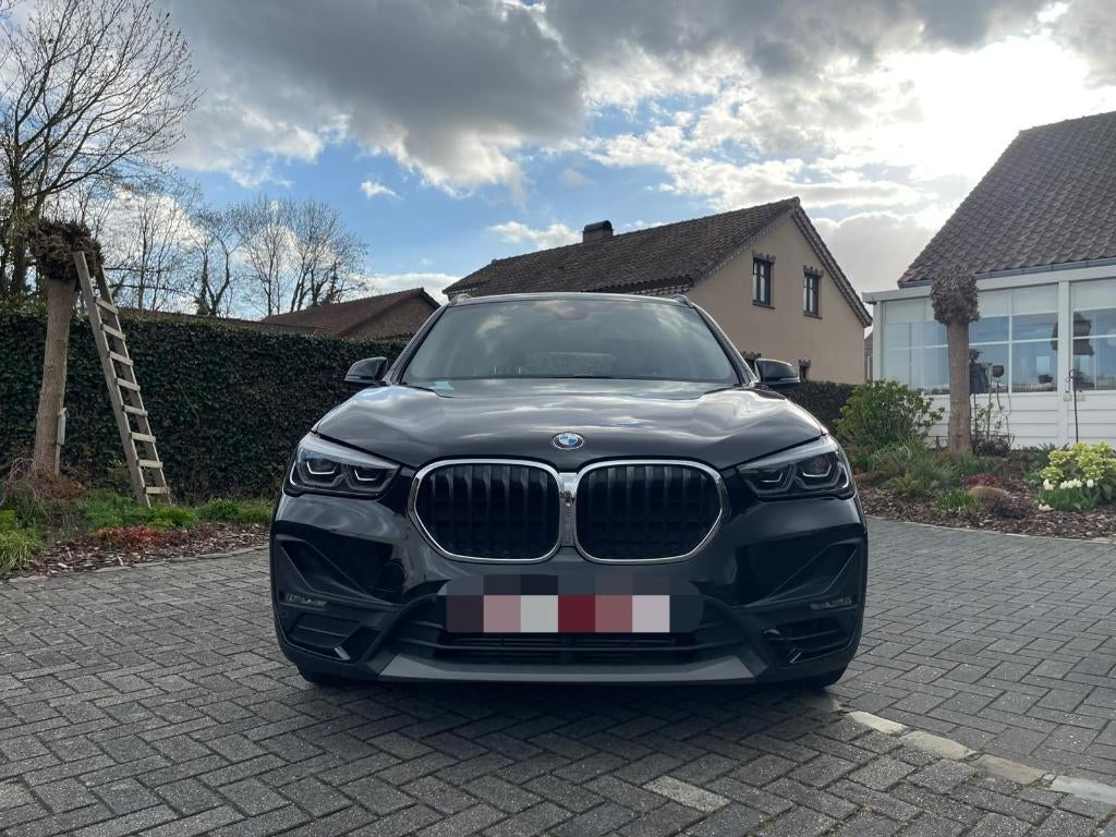 BMW X1 xDrive25e, Auto's, BMW, Zwart, Zwart, SUV of Terreinwagen, Te koop