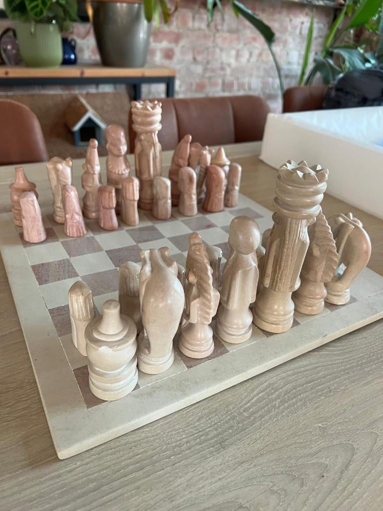 L'échiquier africain dans la tour de pierre est manquant, Hobby & Loisirs créatifs, Enlèvement, Utilisé