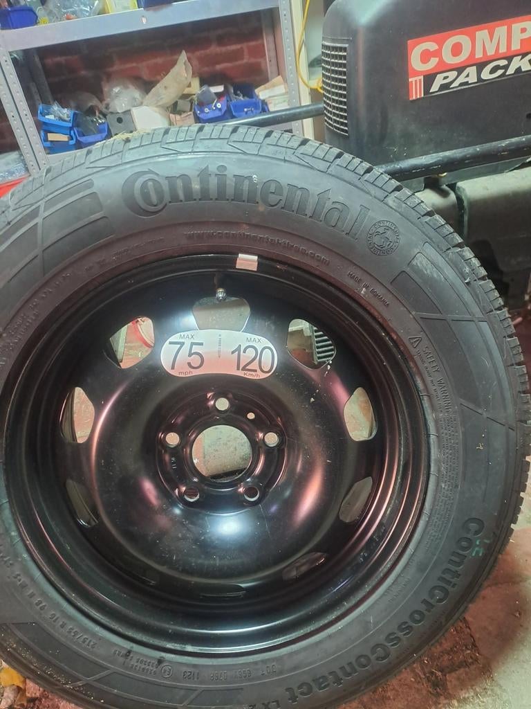 Dacia duster 2023 reserve wiel en trekhaak compleet, Ophalen of Verzenden