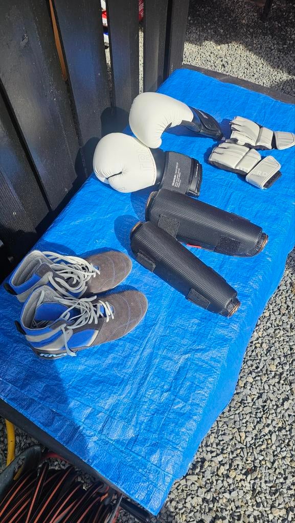 A vendre en lot ou a la pièce chaussures P39, Enlèvement