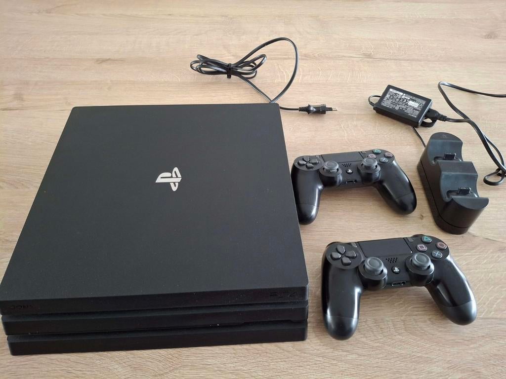 PS4  PRO 1TB + 2 controllers + oplaadstation, Games en Spelcomputers, Spelcomputers | Sony PlayStation 4, Gebruikt, Met 2 controllers