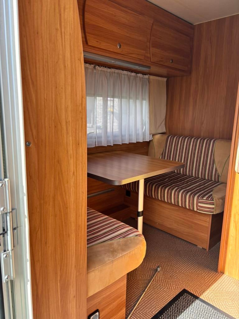 Bustner. 390. 2008. Met voortent, Caravans en Kamperen, Caravans, Particulier